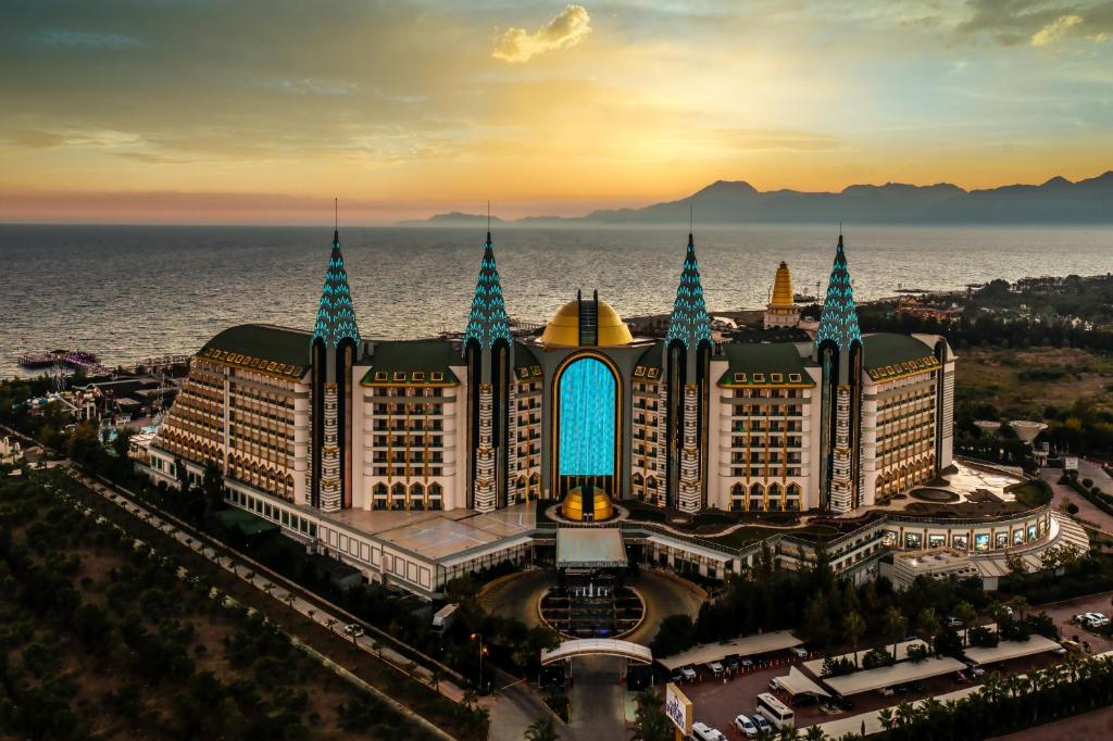 هتل دلفین امپریال آنتالیا